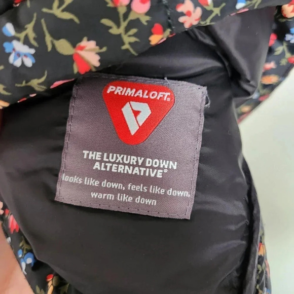 GAP Kids NWOT Puffer Vest Black Floral Full Zip Primaloft Down Alternative XXL - Picture 7 of 8